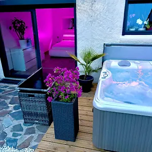 Petit Havre De Paix Avec Jacuzzi Luxe & Jardin Privatif Zen Séjour chez l'habitant